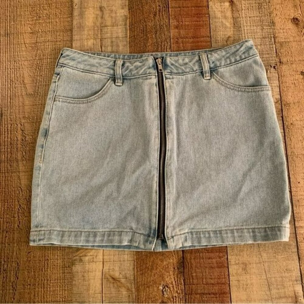Kendall and Kylie womens size 27 light blue denim mini skirt with zipper